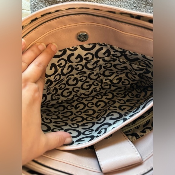 GUESS Tote Stye Handbag - Picture 6 of 16